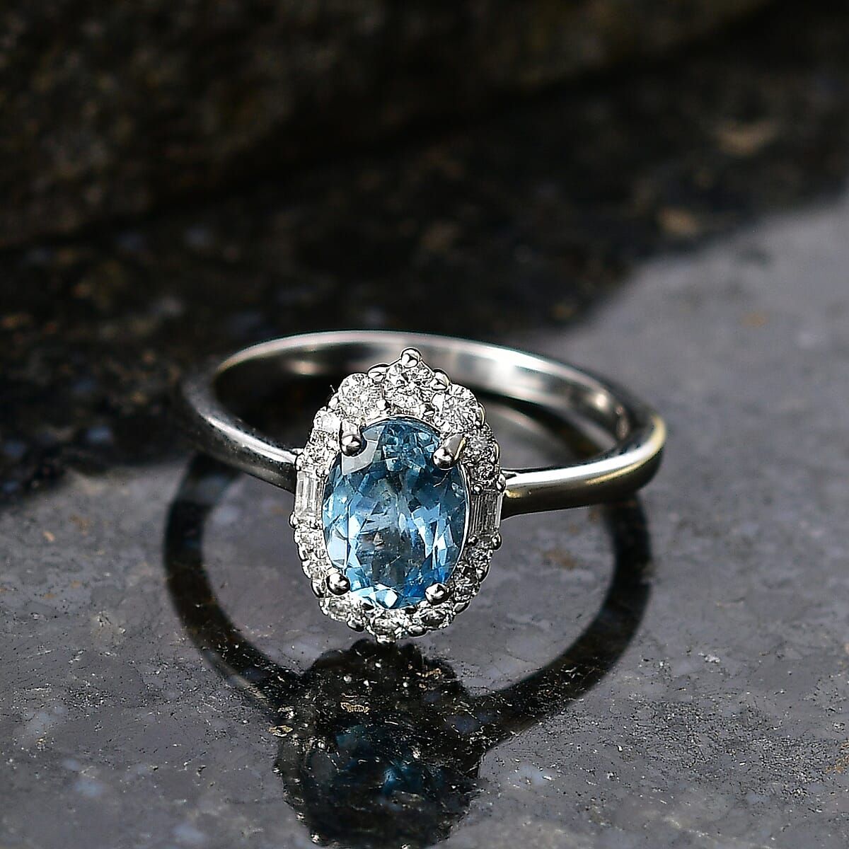 Certified & Appraised Luxoro AAA Santa Maria Aquamarine and White Diamond I2 1.30 ctw Ring in 10K White Gold (Size 6.0) image number 1