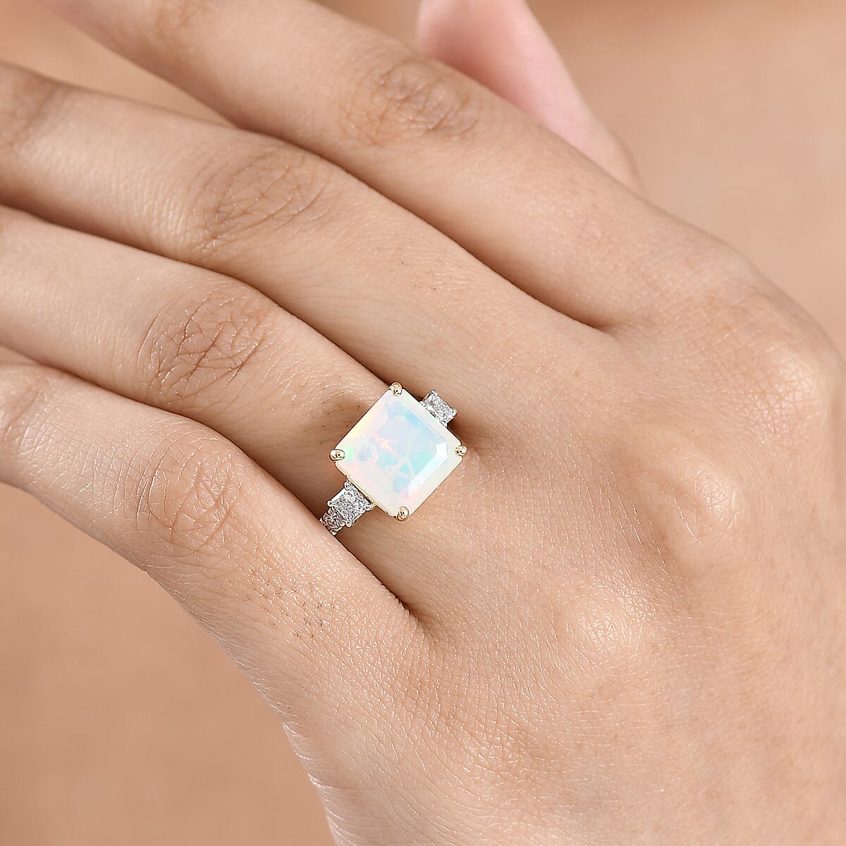 Certified & Appraised AAA Ethiopian Welo Opal and Luxuriant Lab Grown Diamond G-H SI 3.34 ctw Ring in 10K Yellow Gold (Size 6.0) (Del. in 7-10 Days) image number 2