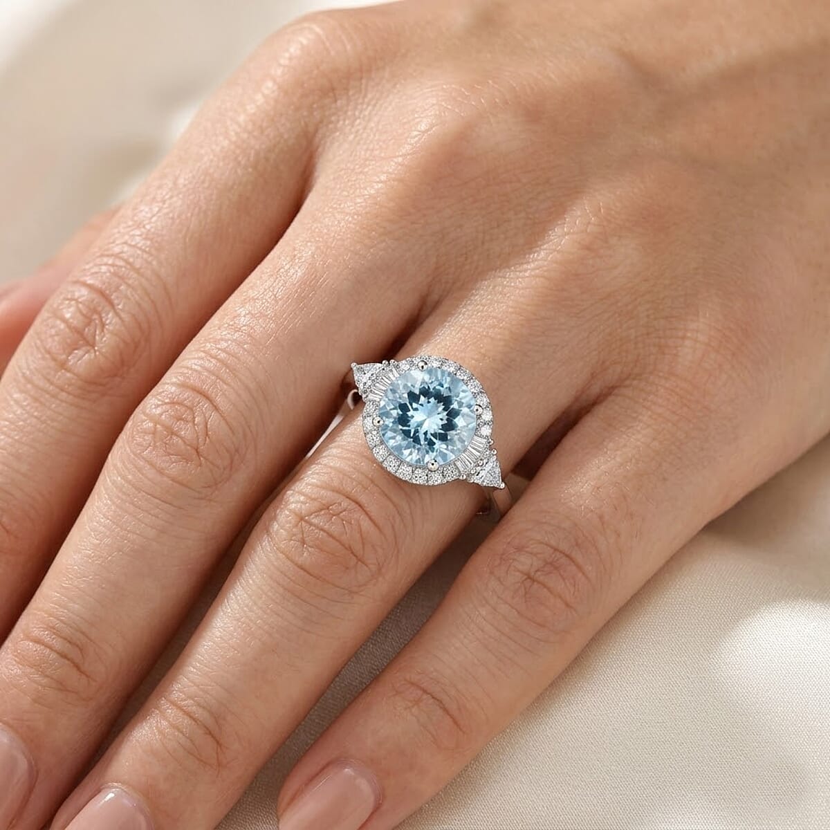 Certified & Appraised Luxuriant 10K White Gold AAA Mangoro Aquamarine, Lab Grown Diamond (GH, SI) Ring (Size 10.0) 2.89 ctw image number 2