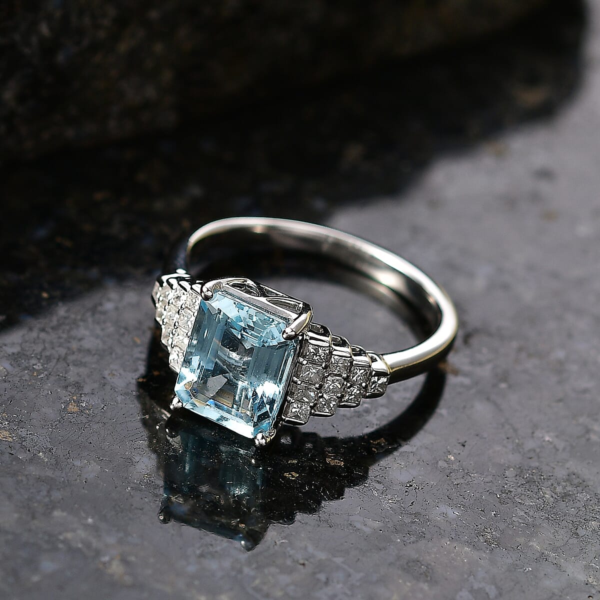 Certified & Appraised Luxoro AAAA Santa Maria Aquamarine and Diamond I2 2.30 ctw Ring in 10K White Gold (Size 7.0) (Del. in 7-10 Days) image number 1