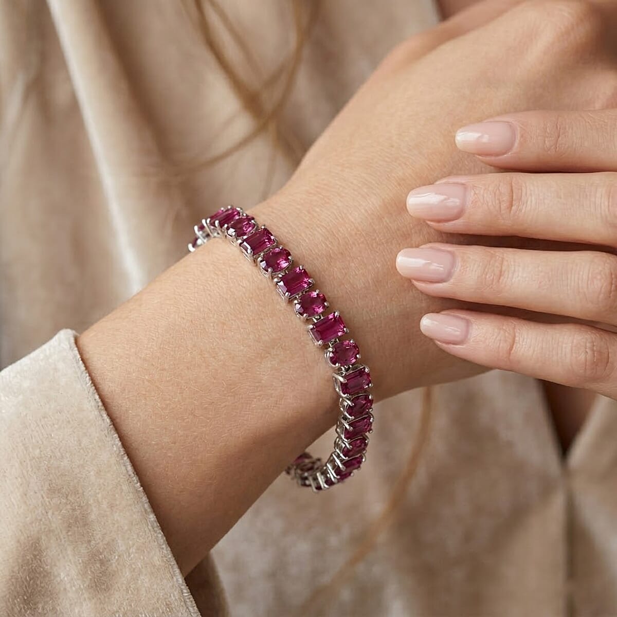 D'Joy AAA Radiant Ember Garnet 22.00 ctw Royal Fire Link Bracelet in Rhodium Over Sterling Silver (6.50 In) image number 2