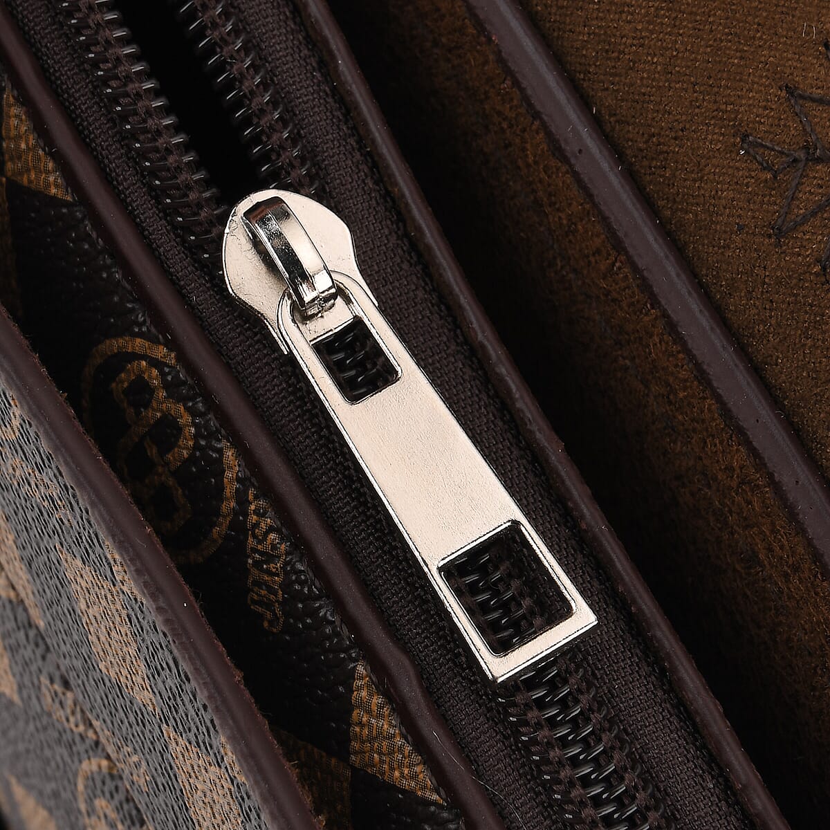 Passage Coffee Letter Print Crossbody Bag with Shoulder Strap image number 4