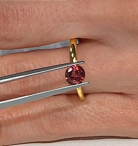 AAAA Raspberry Zircon (Rnd 6 mm) 1.20 ctw