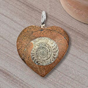 Ammonite 10.25 ctw Heart Necklace (18 Inches) in Silvertone