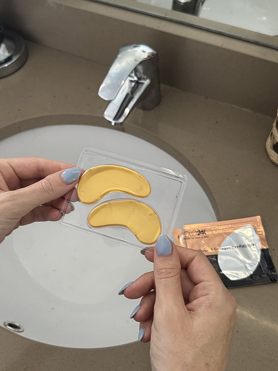 GLO24K 24k Gold & Collagen Eye Patches (20 Patches/10 Pairs) FREE GIFT image number 3