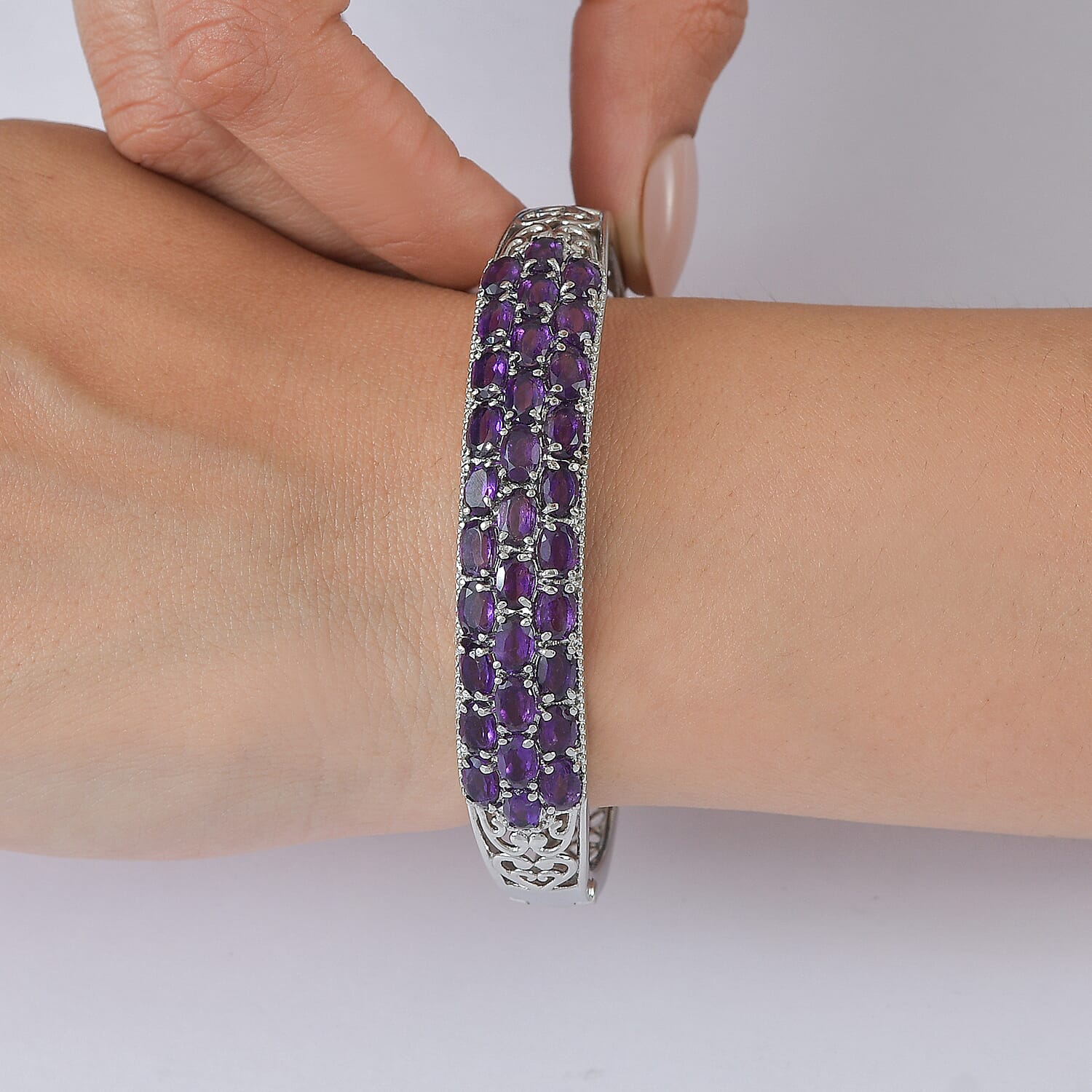EverTrue African Ametyst Bangle Bracelet in Stainless Steel (7.25 In) 14.80 ctw