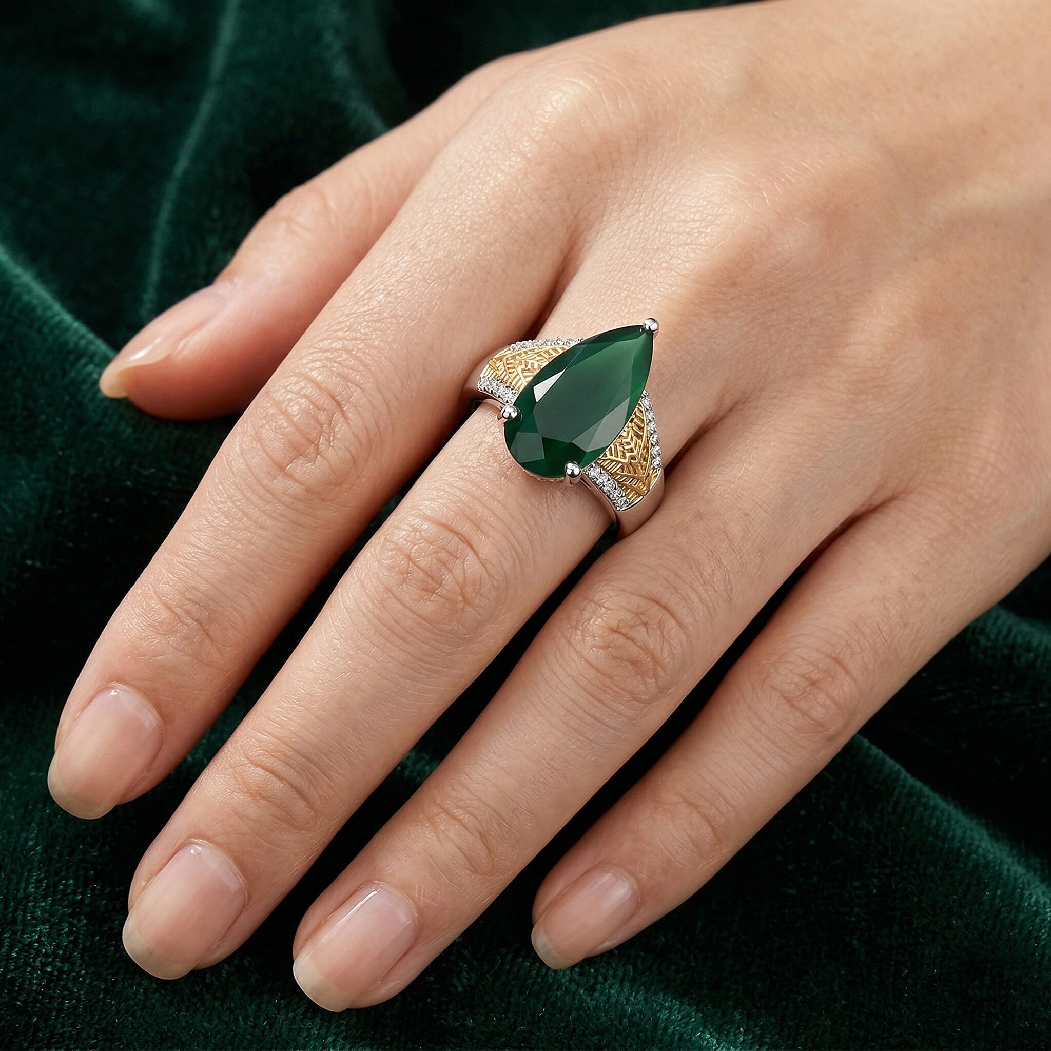 EverTrue Verde Onyx and White Zircon 4.00 ctw Lushy Leaf Ring in 18K YG Plated and Platinum Bond (Size 7.0)