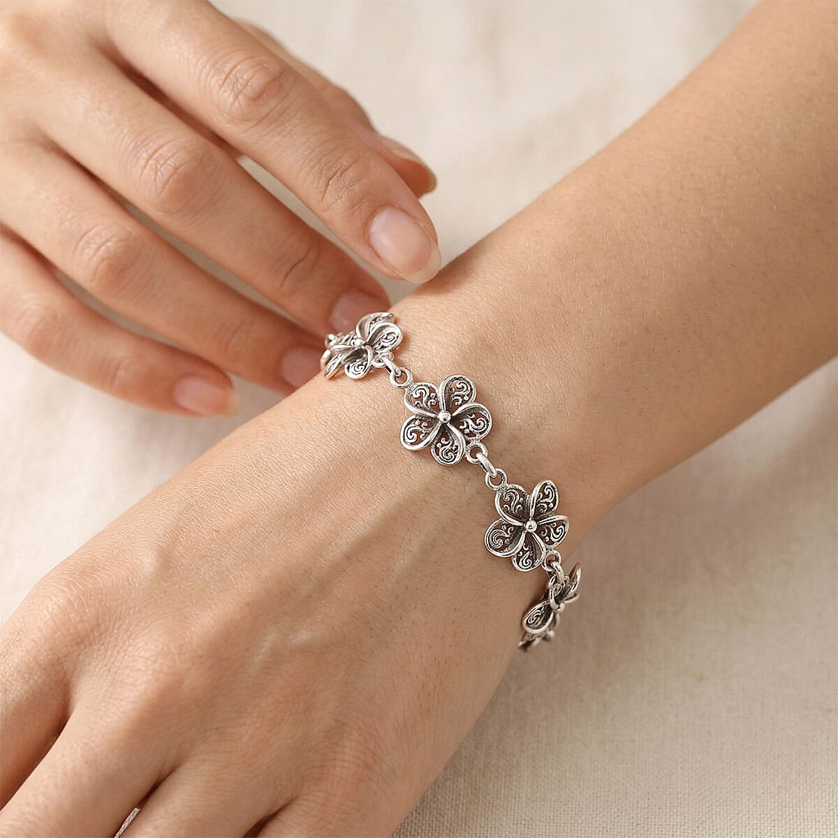 Artistry Tarakashi Collection Bracelet in Sterling Silver (7.25 In) 8.30 Grams image number 2