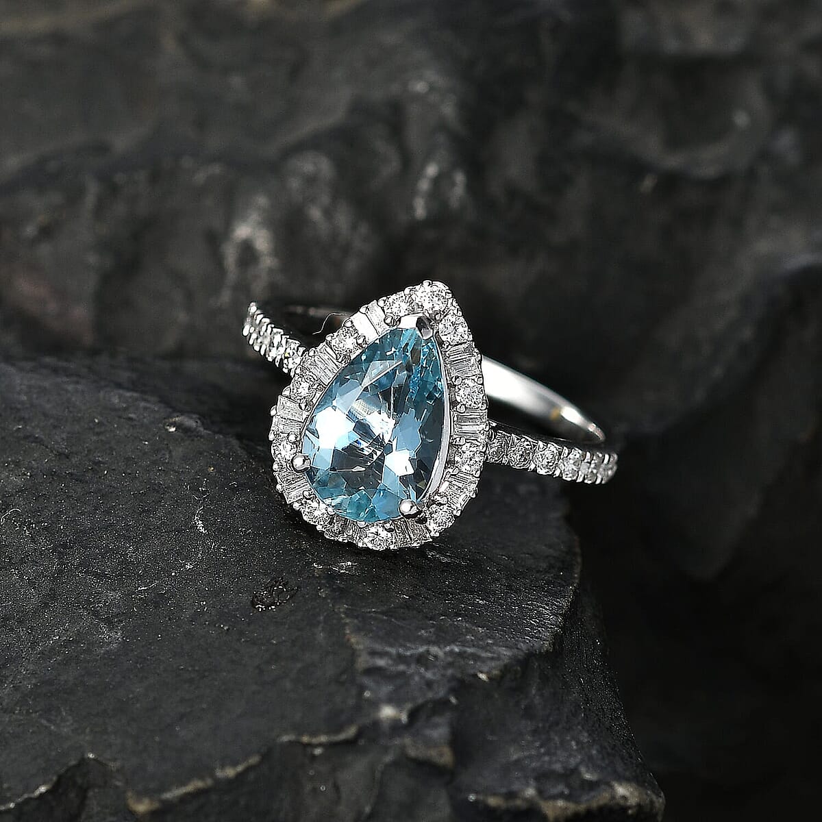 Certified & Appraised Luxoro AAA Santa Maria Aquamarine and Diamond I2 1.85 ctw Ring in 10K White Gold (Size 10.0) image number 1