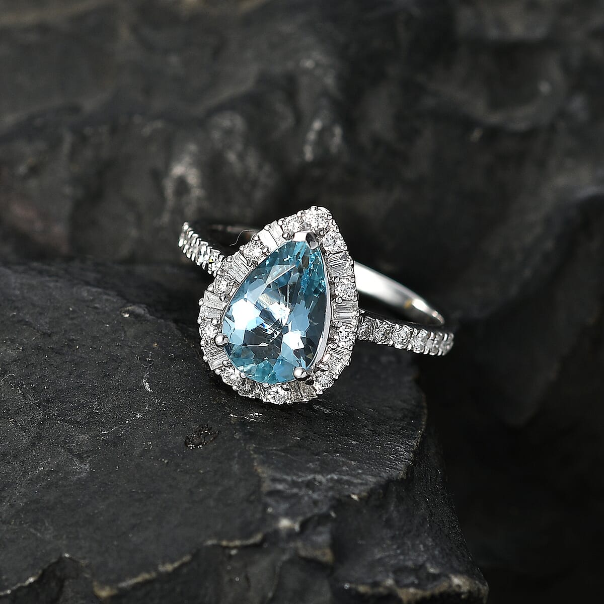 Certified & Appraised Luxoro AAA Santa Maria Aquamarine and Diamond I2 1.85 ctw Ring in 10K White Gold (Size 7.0) image number 1