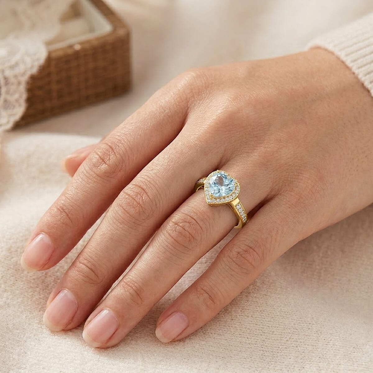 Rhapsody AAA Mangoro Aquamarine and Diamond E-F, VS 1.42 ctw Ring in 18K Yellow Gold (Size 8.0) 4 Grams image number 2