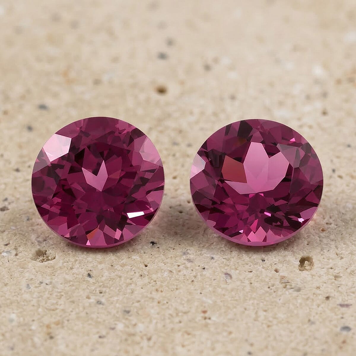 AAAA USAMBARA Color Change Garnet set of 2 (Rnd 5 mm) 1.00 ctw image number 1