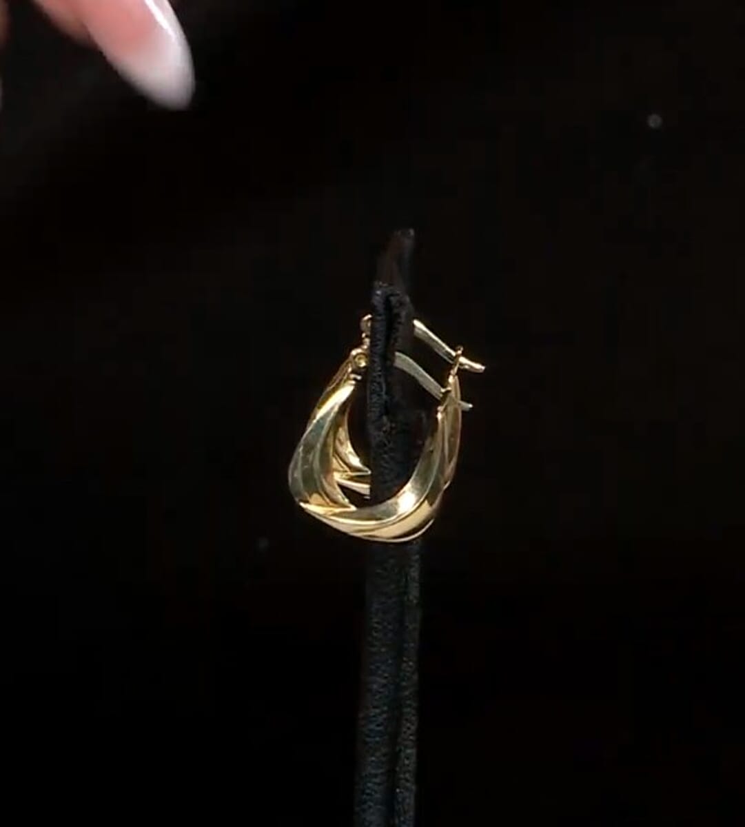 Twist Hoop Earrings in 10K Yellow Gold 1 Grams image number 2