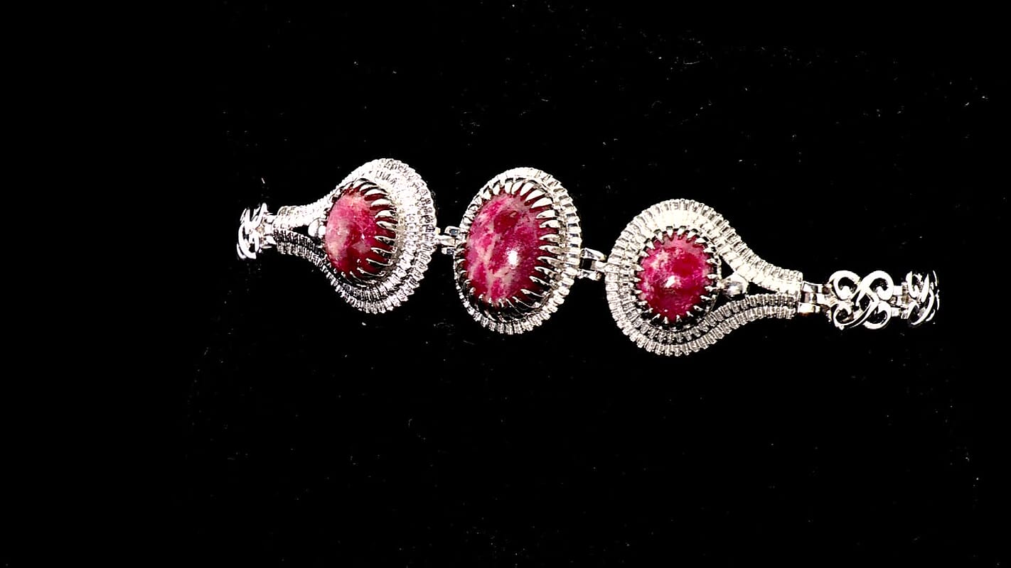 EverTrue Premium Norwegian Thulite 14.50 ctw Vintage Heritage Medallion Bracelet in Platinum Bond (6.50-8.0In) (Ships in 10-12 Days)