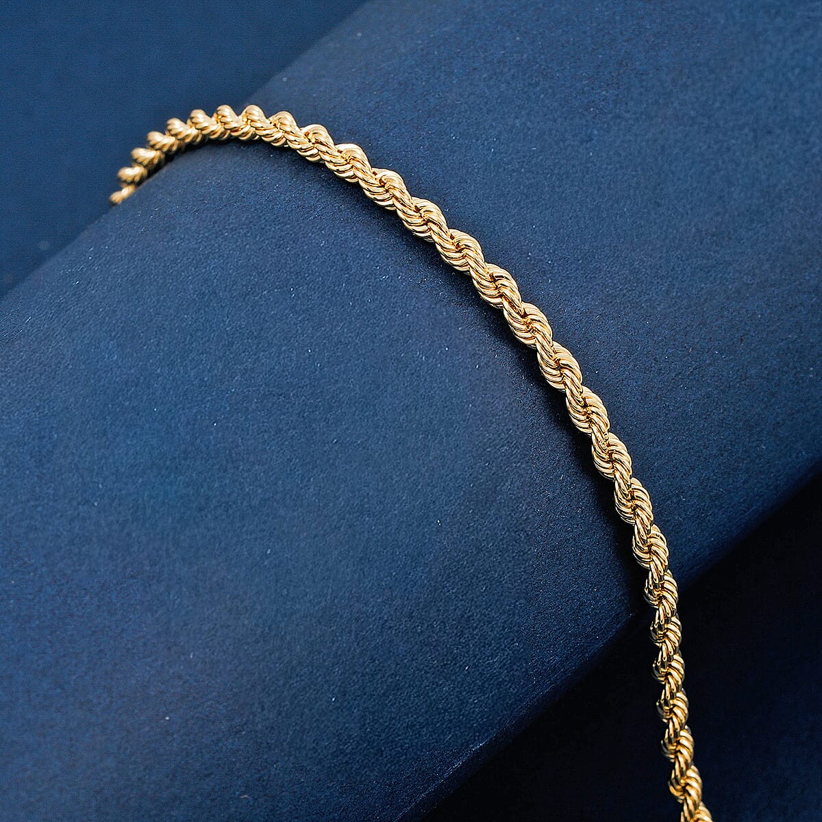 1.6mm Silk Rope Chain Bracelet in 14K Yellow Gold (7.00 In) 0.60 Grams image number 1