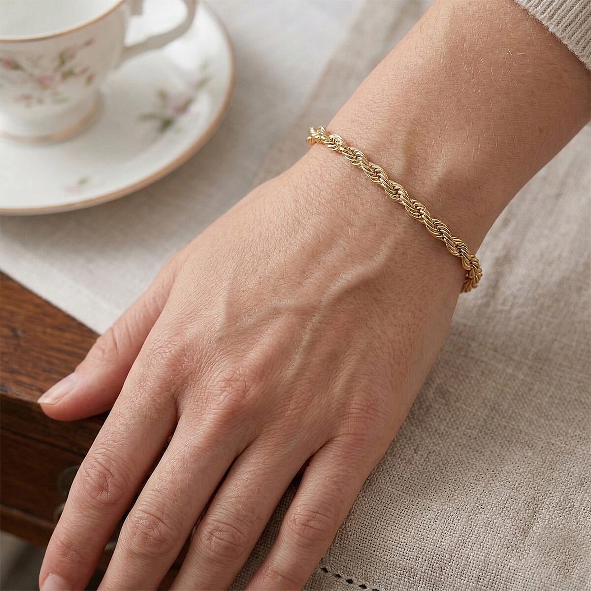 2.3mm Silk Rope Chain Bracelet in 14K Yellow Gold (7.00 In) 1.06 Grams image number 2