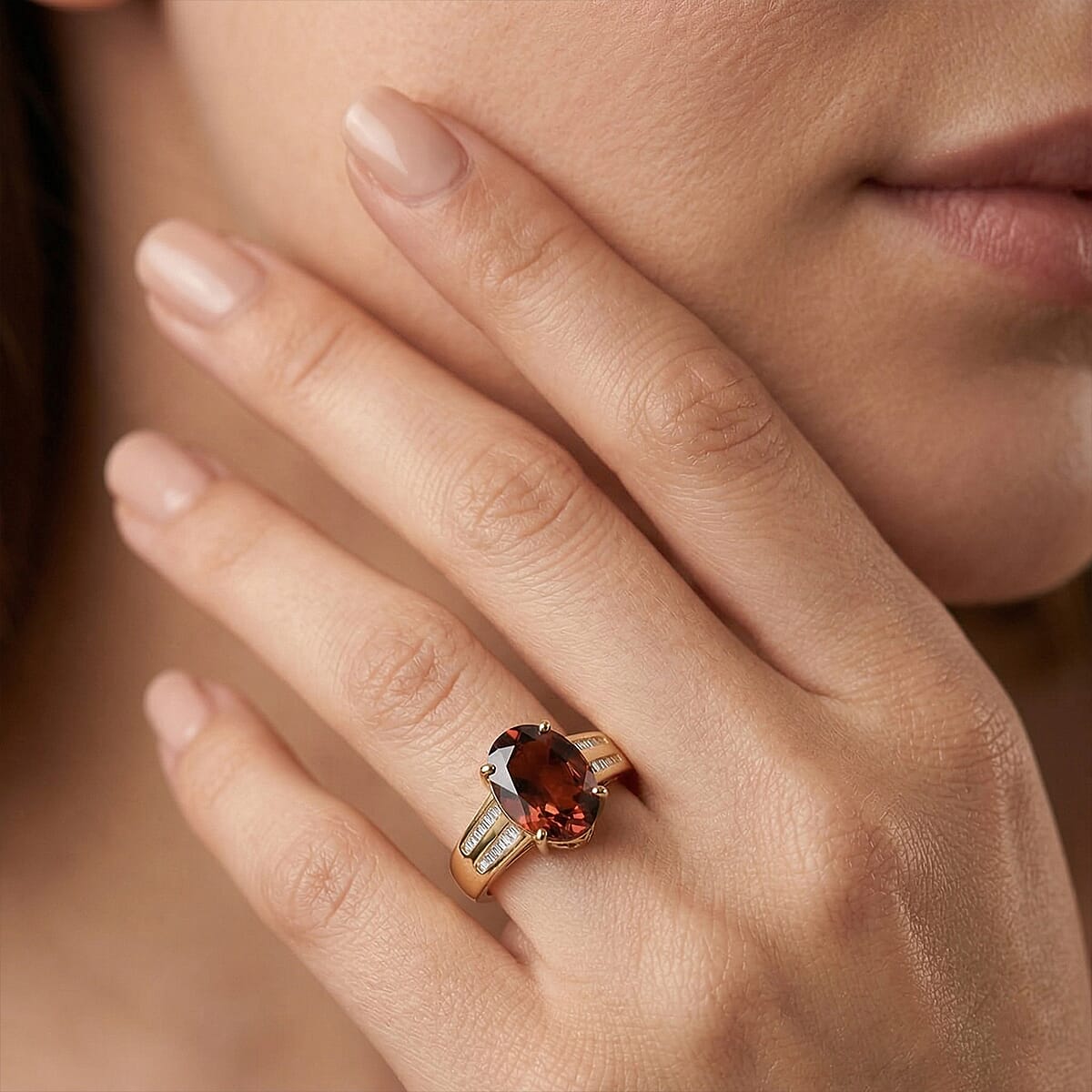 Luxoro AAA Red Zircon and Diamond I2 5.00 ctw Golden Floral Spark Ring in 10K Yellow Gold (Size 7.0) (Del. in 8-10 Days) image number 2