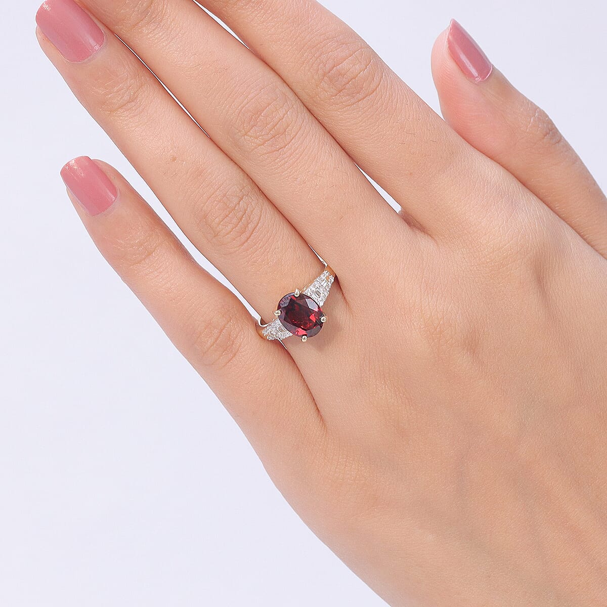 Luxoro AAA Red Zircon and Diamond I2 4.10 ctw Royal Heritage Glow Ring in 10K Yellow Gold (Size 6.0)  image number 2