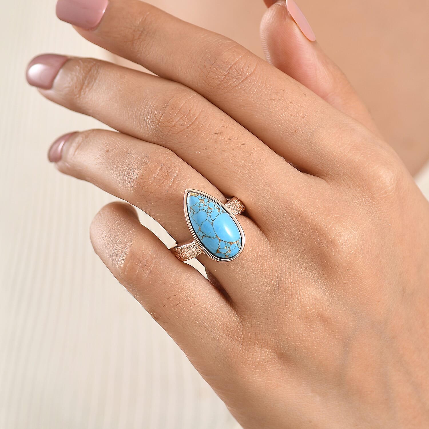 EverTrue Mojave Blue Turquoise 7.70 ctw Hammered Texture Ring in 14K RG Over Copper with Magnet (Size 5.0)