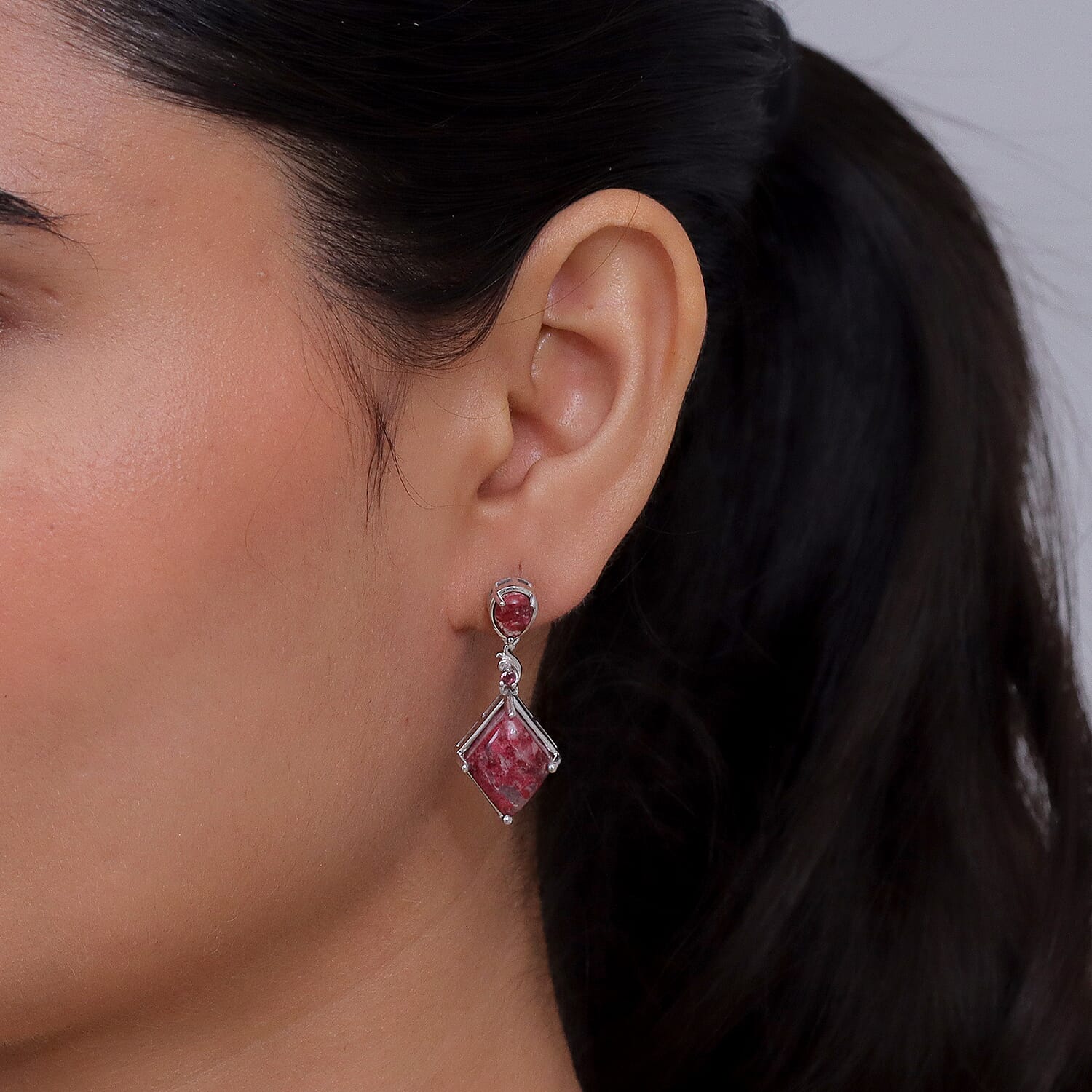 EverTrue Premium Norwegian Thulite and Orissa Rose Garnet 17.70 ctw Drop Line Earrings in Platinum Bond