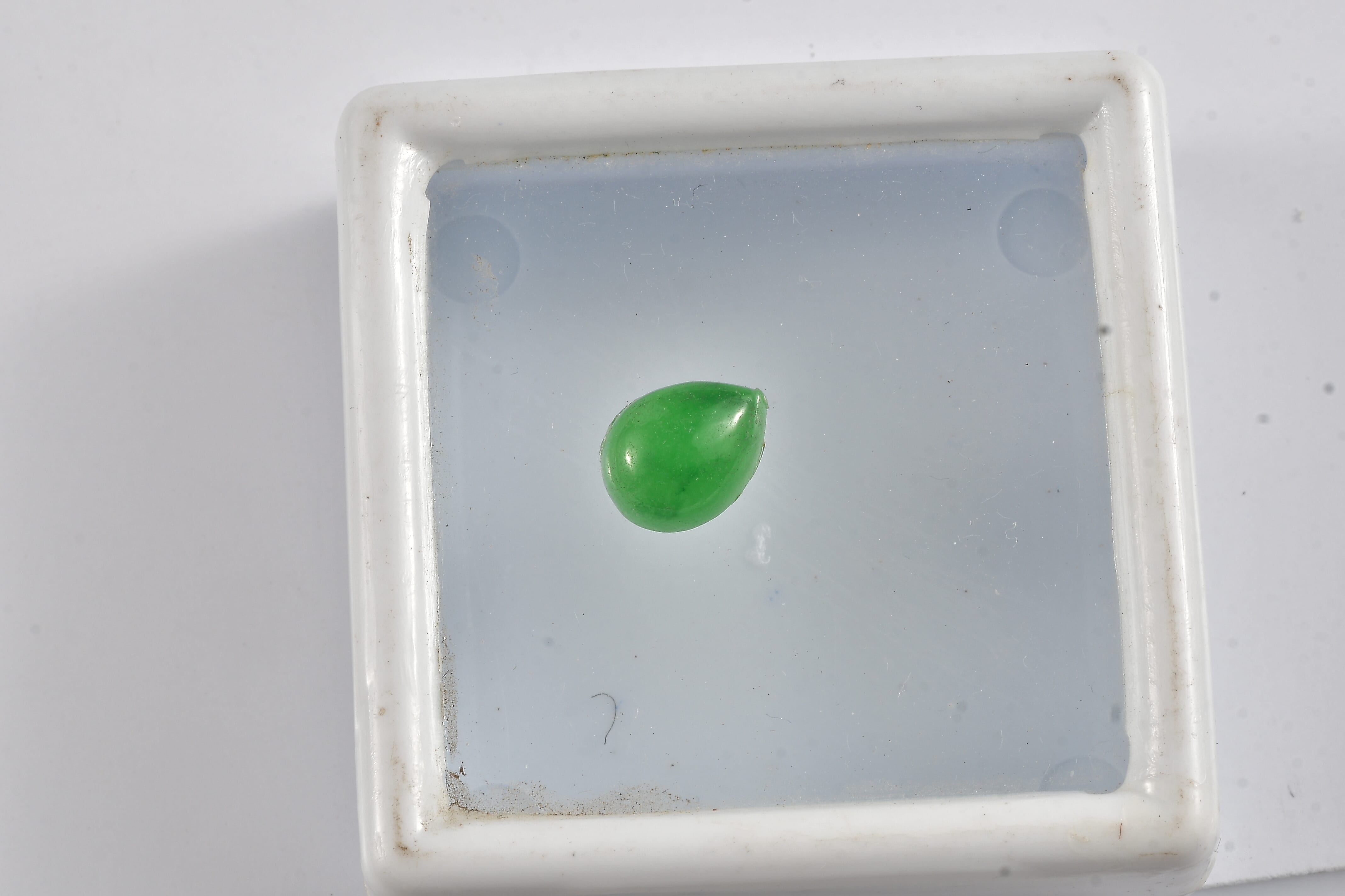 Premium Green Jade (D) (Pear 9x7 mm) 2.00 ctw