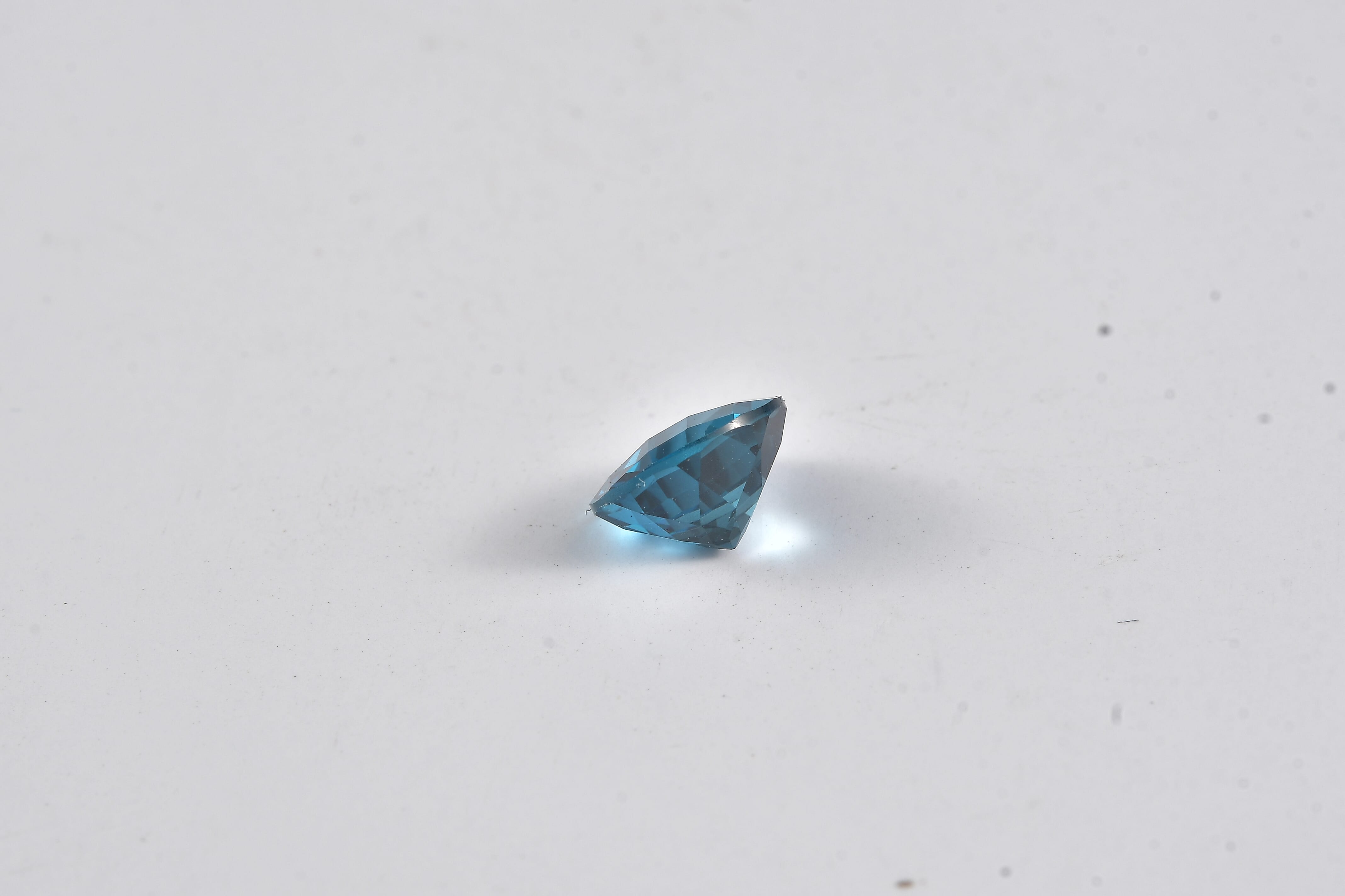 London Blue Topaz (Rnd 6.5 mm) 0.99 ctw