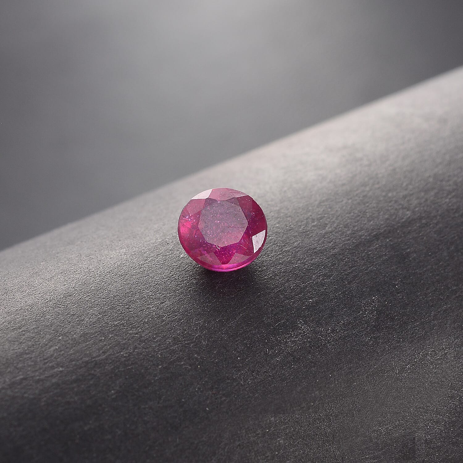 Niassa Ruby (FF) (Rnd 7 mm) 1.50 ctw