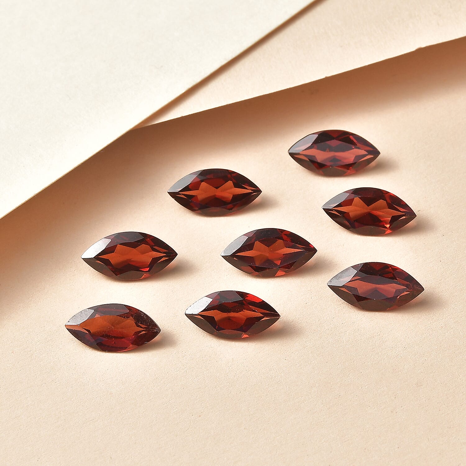 Mozambique Garnet Set of 8 (Mrq 12x6 mm) 15.53 ctw