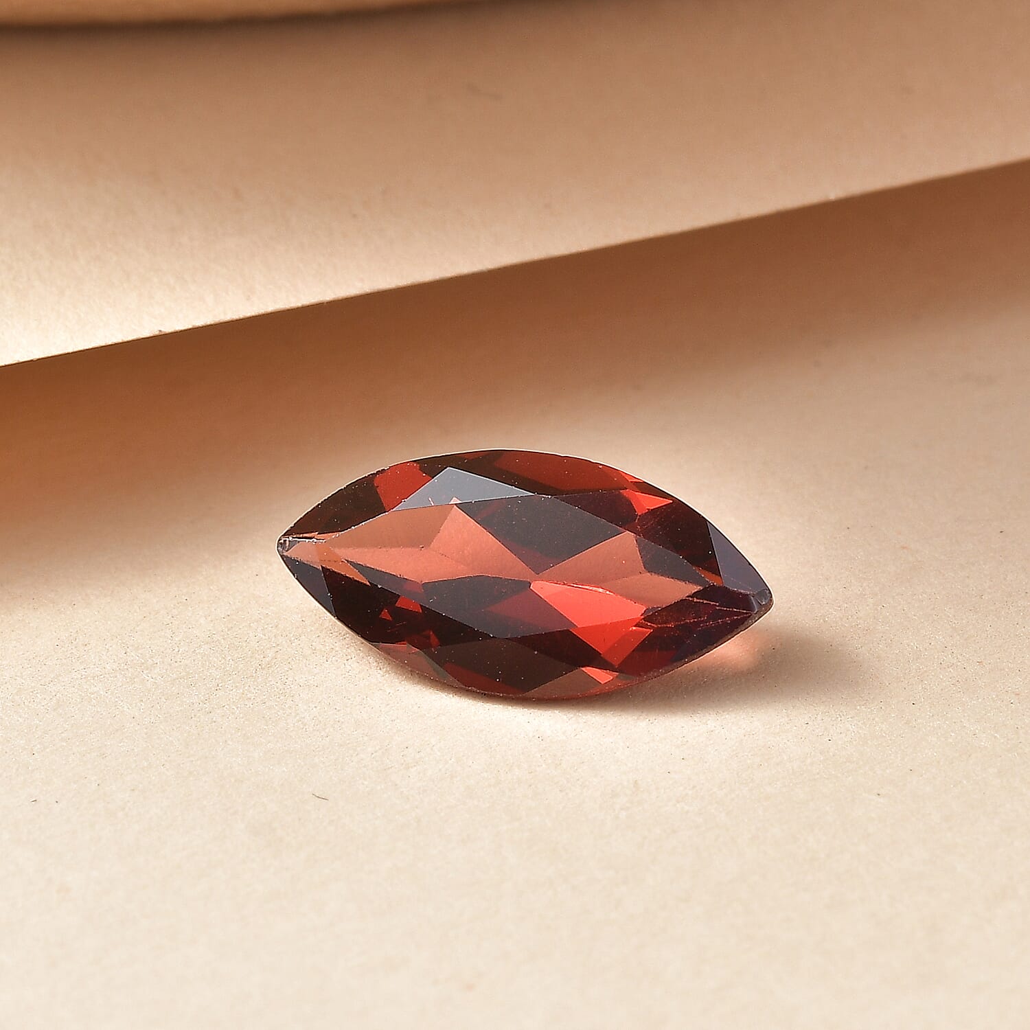 Mozambique Garnet (Mrq 14x7 mm) 2.29 ctw