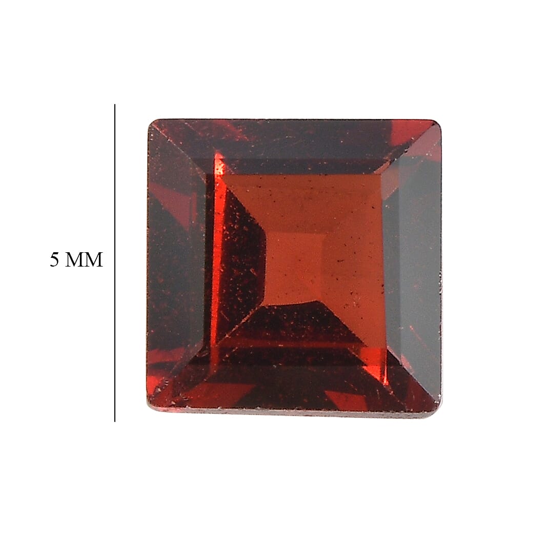 Premium Mozambique Garnet Set of 2 (Sqr 5 mm) 1.59 ctw