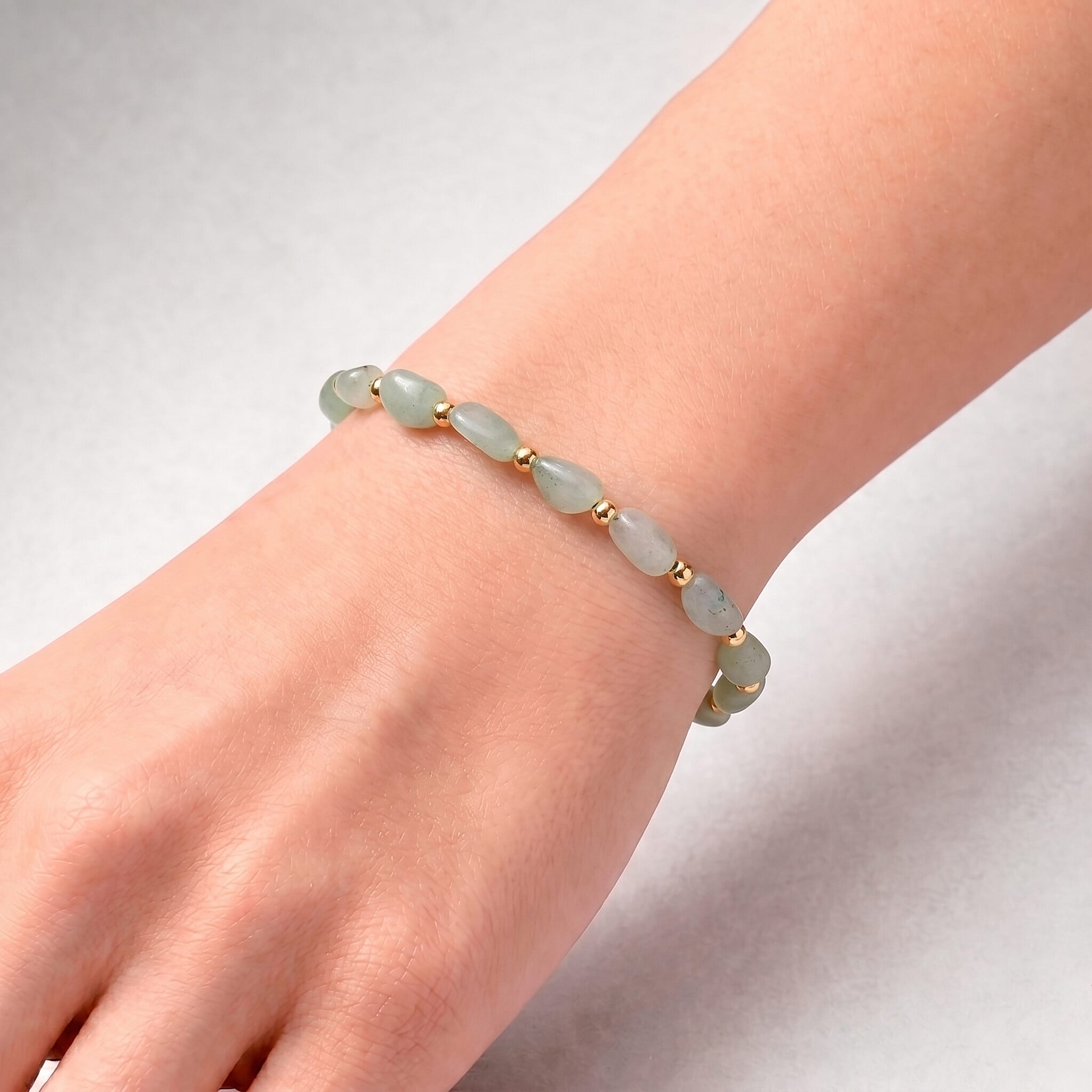 Green Aventurine 25.00 ctw Beaded Bracelet in Goldtone (6.5-8In)