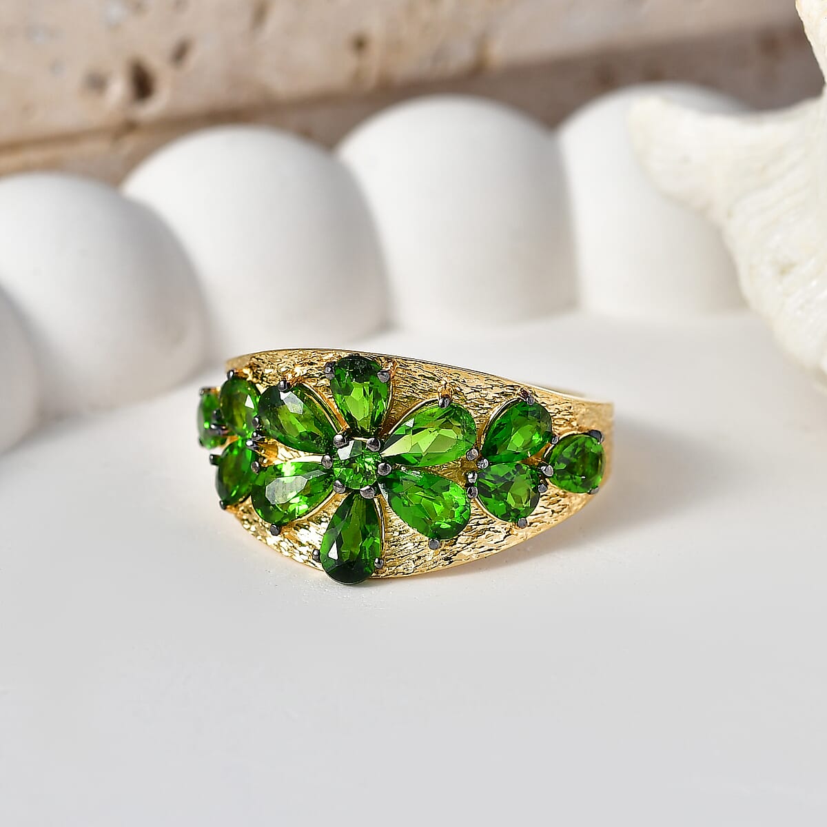 D'Joy Chrome Diopside 2.60 ctw Blooming Petal Ring in 18K Vermeil Yellow Gold Over Sterling Silver (Size 10.0) image number 1