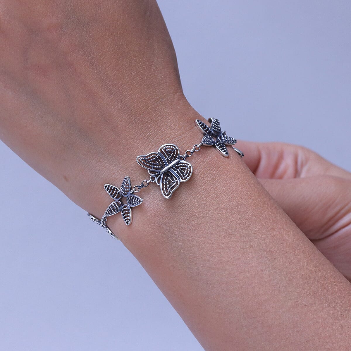 D'Joy Artisan Crafted Kanchanaburi Blue Sapphire  Station Bracelet (Size - 7.25) Sterling Silver ,  Silver Wt. 11.26 g (7.25 In) image number 2