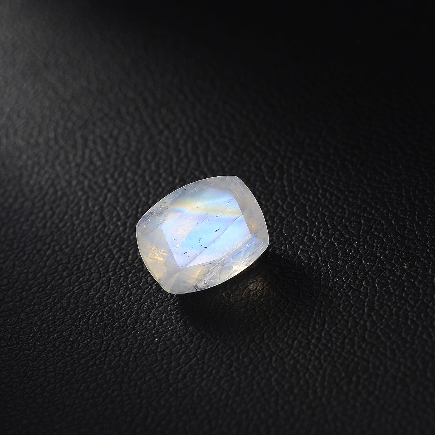 Premium Rainbow Moonstone (Cush 10x8 mm) 2.50 ctw