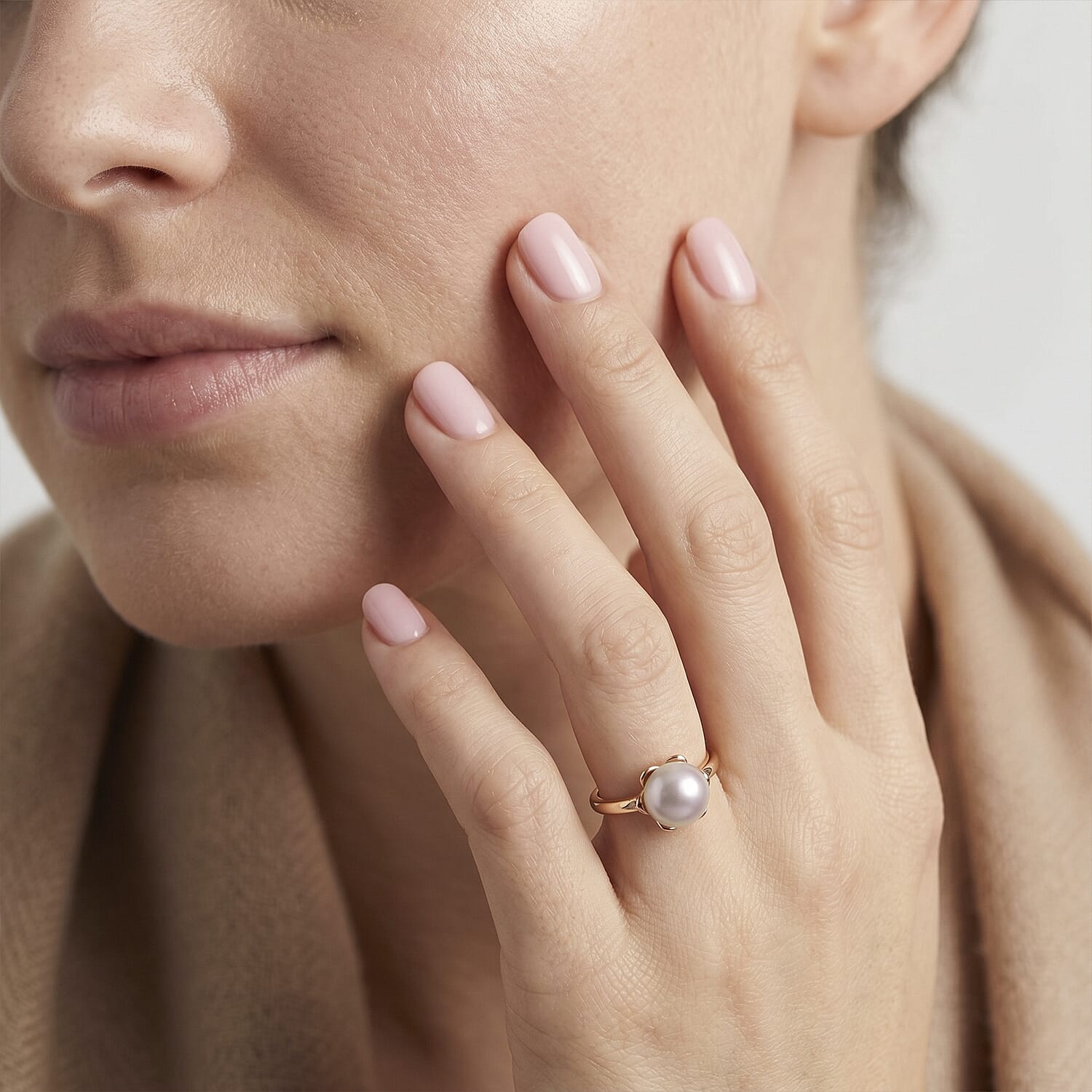 White Shell Pearl Ring (Adjustable) in Goldtone