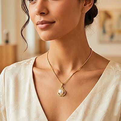 White Shell Pearl and Simulated Diamond 0.10 ctw Necklace in Goldtone 18-20 Inches