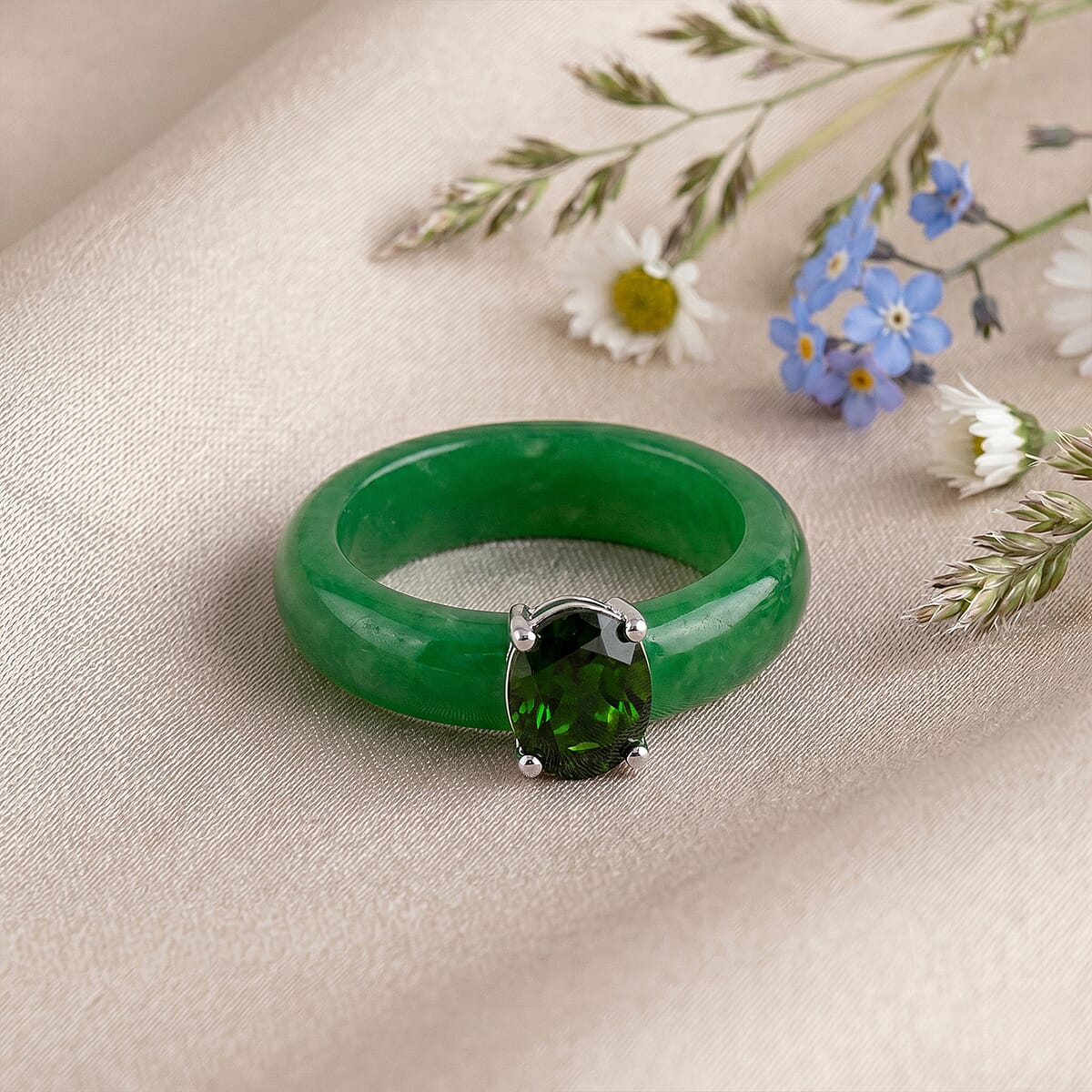 D'Joy Chrome Diopside, Green Jade Band Ring in Rhodium Over Sterling Silver (Size 10.0) (Ships in 8-10 Days) 15.00 ctw image number 1
