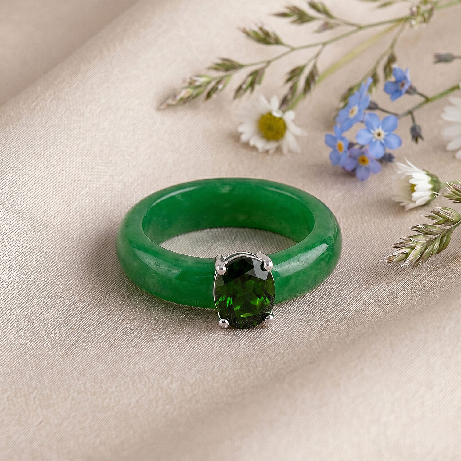 D'Joy Chrome Diopside and Green Jade (D) 15.00 ctw Band Ring in Rhodium Over Sterling Silver (Size 5.0)