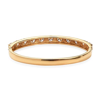 EverTrue Moissanite 8.50 ctw Infinity Wave Bangle Bracelet in ION Plated YG Stainless Steel (7.25 In)