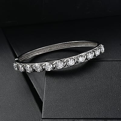 EverTrue Moissanite 8.50 ctw Infinity Wave Bangle Bracelet in Stainless Steel (7.25 In)