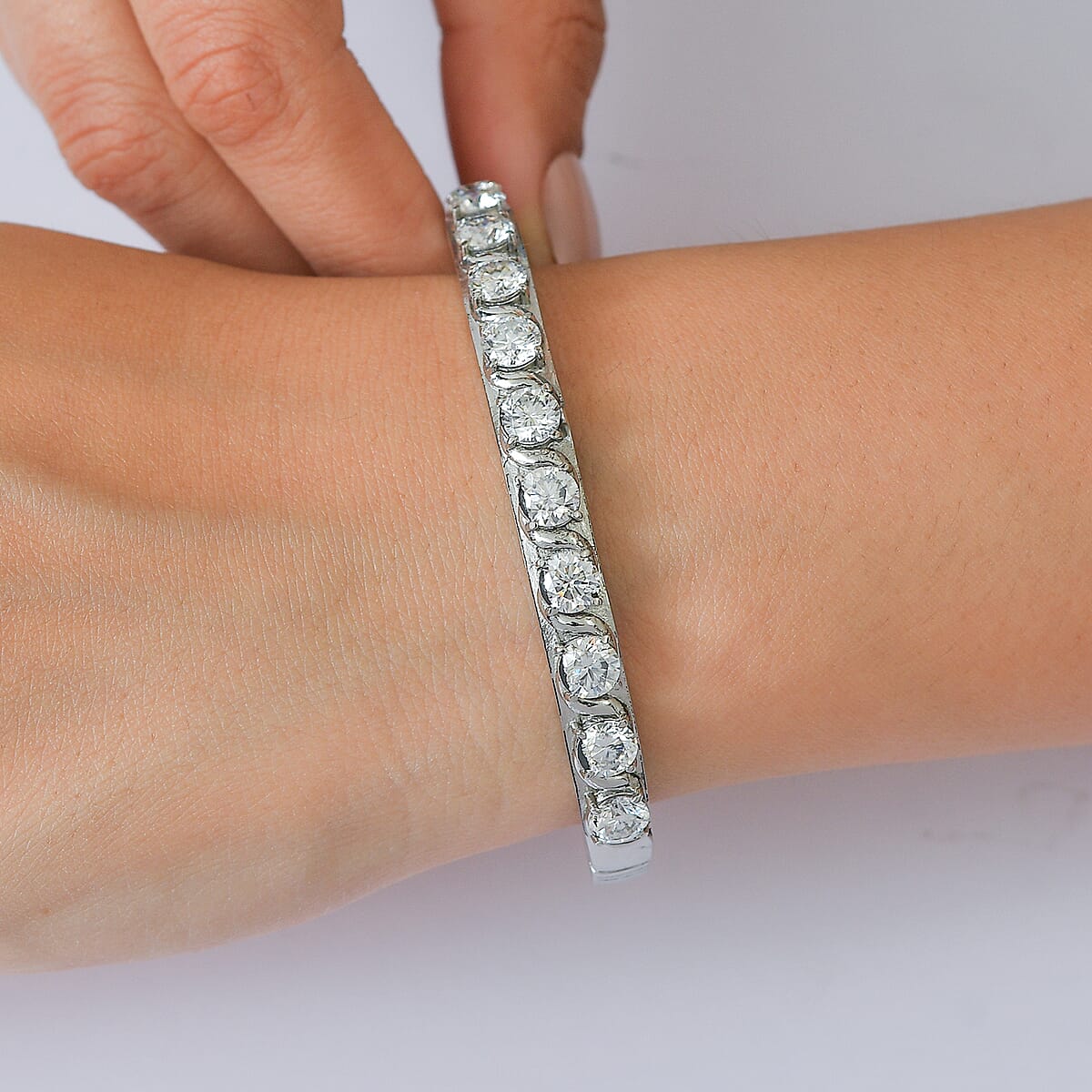 EverTrue Moissanite 8.50 ctw Infinity Wave Bangle Bracelet in Stainless Steel (7.25 In) image number 2
