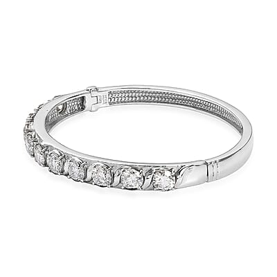 EverTrue Moissanite 8.50 ctw Infinity Wave Bangle Bracelet in Stainless Steel (7.25 In)