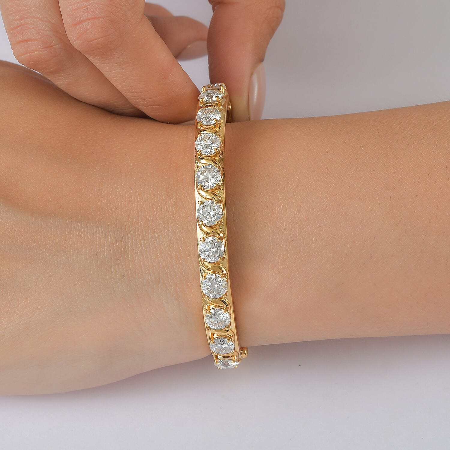 EverTrue Moissanite 8.50 ctw Infinity Wave Bangle Bracelet in ION Plated YG Stainless Steel (6.50 In)