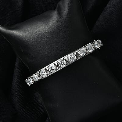 EverTrue Moissanite 8.50 ctw Infinity Wave Bangle Bracelet in Stainless Steel (6.50 In)