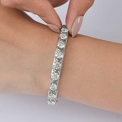 EverTrue Moissanite 8.50 ctw Infinity Wave Bangle Bracelet in Stainless Steel (6.50 In)