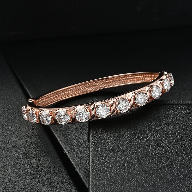 EverTrue Moissanite 8.50 ctw Infinity Wave Bangle Bracelet in ION Plated RG Stainless Steel (8.00 In)