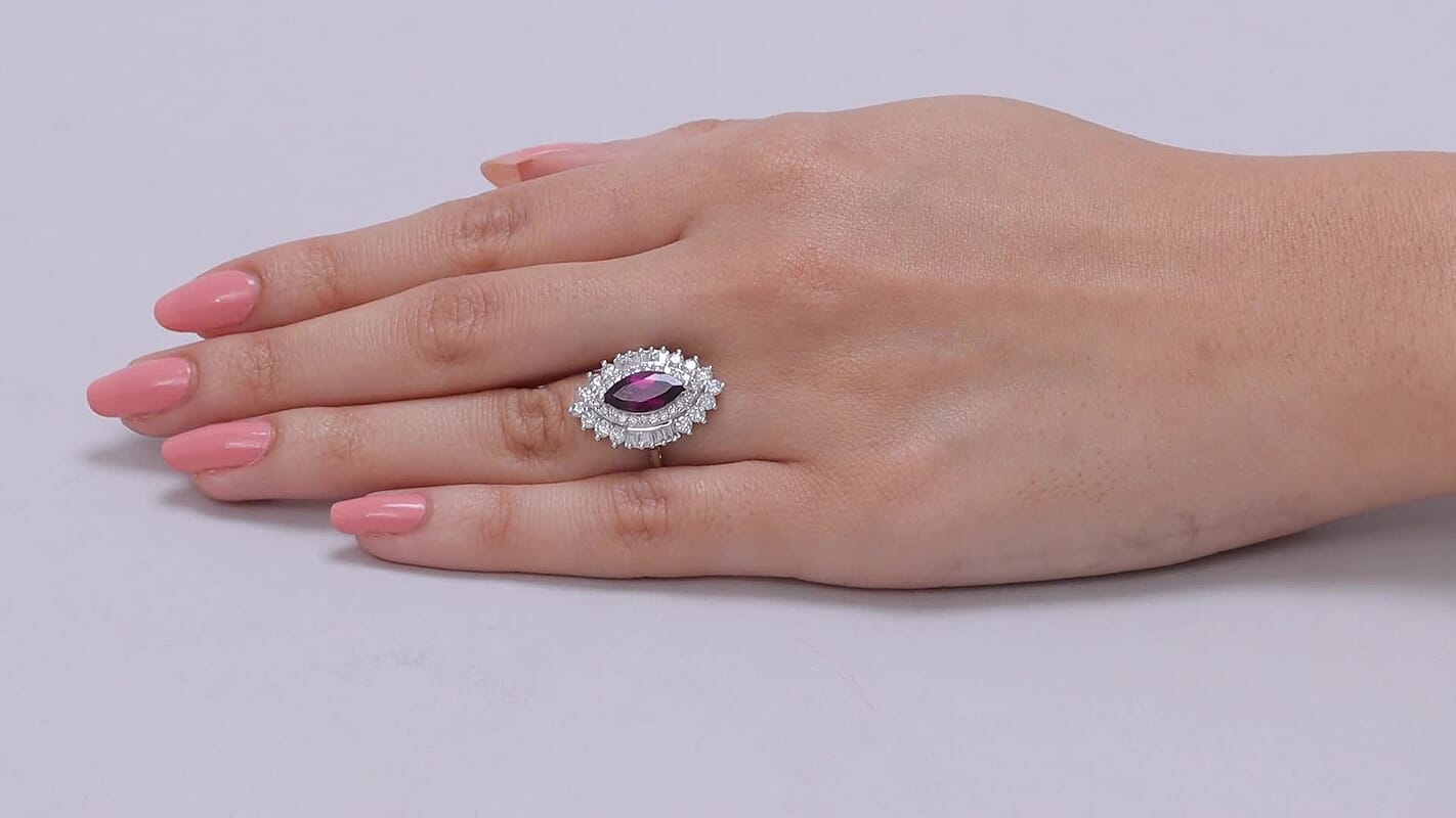 10K White Gold AAA Radiant Ember Garnet, Luxuriant Lab Grown Diamond (E-F, VS) (1.17 cts) Ring (Size 10.0) 3.00 ctw
