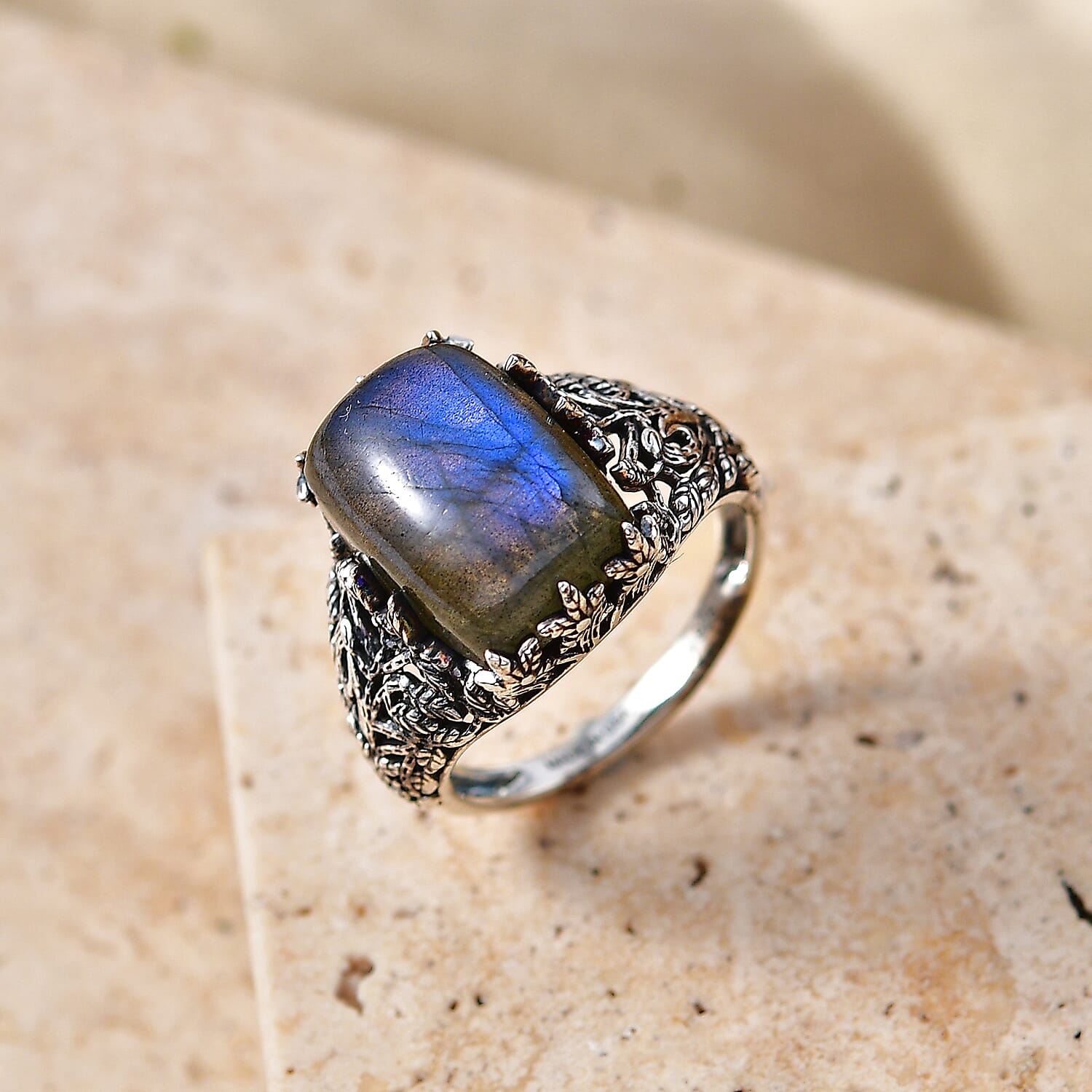 D'Joy Indian Artisan Crafted Malagasy Labradorite 8.30 ctw Ring in Sterling Silver (Size 6.0)