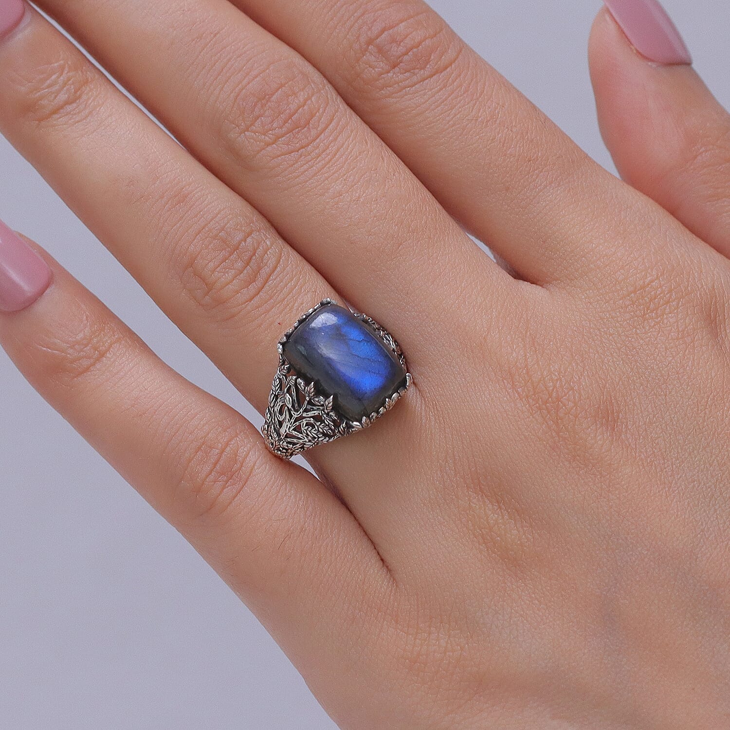 D'Joy Indian Artisan Crafted Malagasy Labradorite 8.30 ctw Ring in Sterling Silver (Size 6.0)