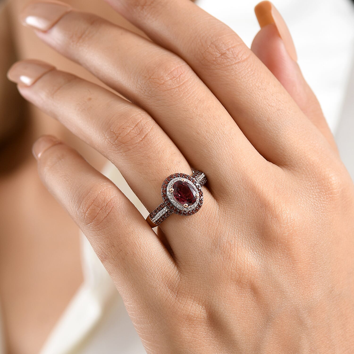 D'Joy Premium Malawi Magenta Garnet, Champagne and White Zircon 2.25 ctw Twilight Oval Ring in 18K Vermeil Rose Gold Over Sterling Silver (Size 6.0)